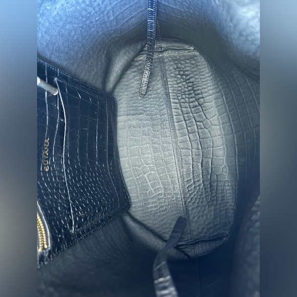 Cuyana Classic Structured Leather Tote Croc Embossed Black - Picture 9 of 17